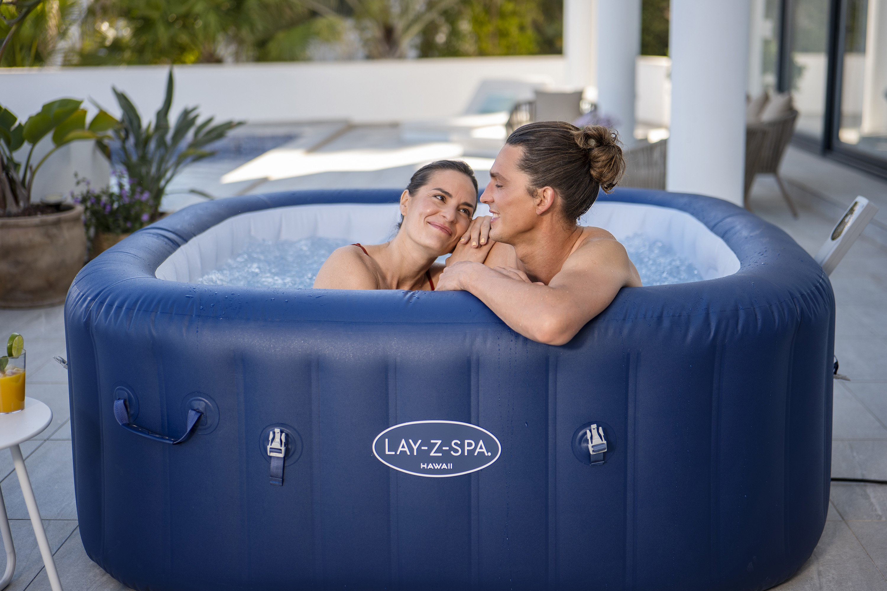 LAY-Z-SPA® Energiespar Whirlpool Hawaii AirJet™ mit App-Steuerung, für 6 Personen, 180 x 180 x 71 cm, Kobaltblau