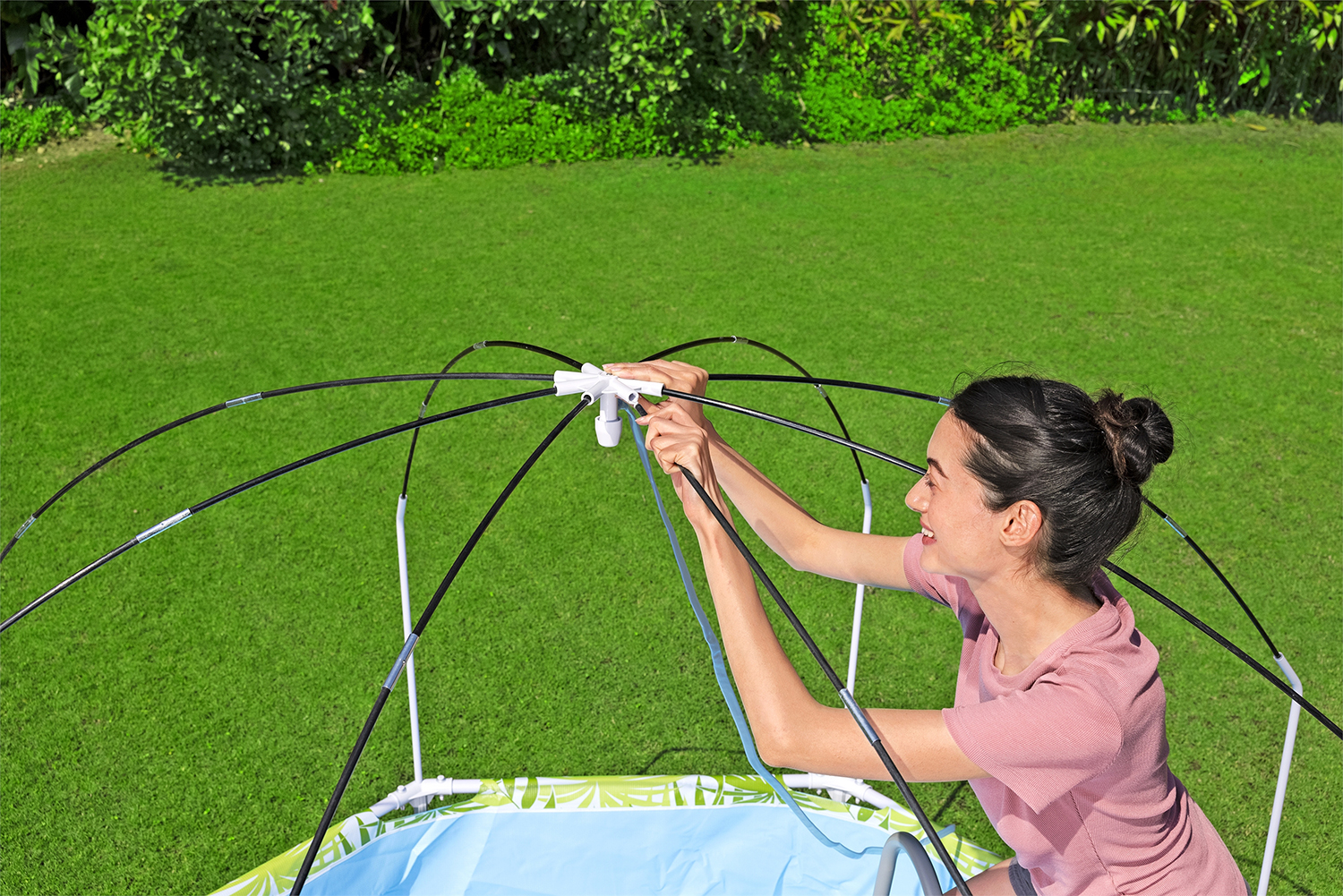 Steel Pro™ Frame Pool mit Sonnenschutzdach "Splash-in-Shade" ohne Pumpe Ø 244 x 51 cm, grünes Blätter-Design, rund 