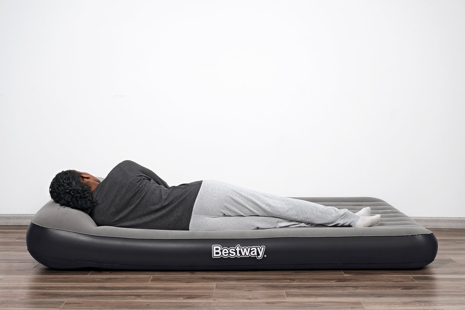 TriTech® Doppelluftbett mit USB-Elektropumpe 203 x 152 x 30 cm TriTech® Doppelluftbett mit USB-Elektropumpe 203 x 152 x 30 cm