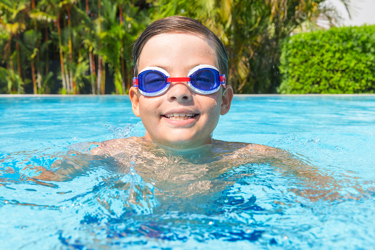 Aqua Burst Essential™ Schwimmbrille ab 7 Jahren, sortiert