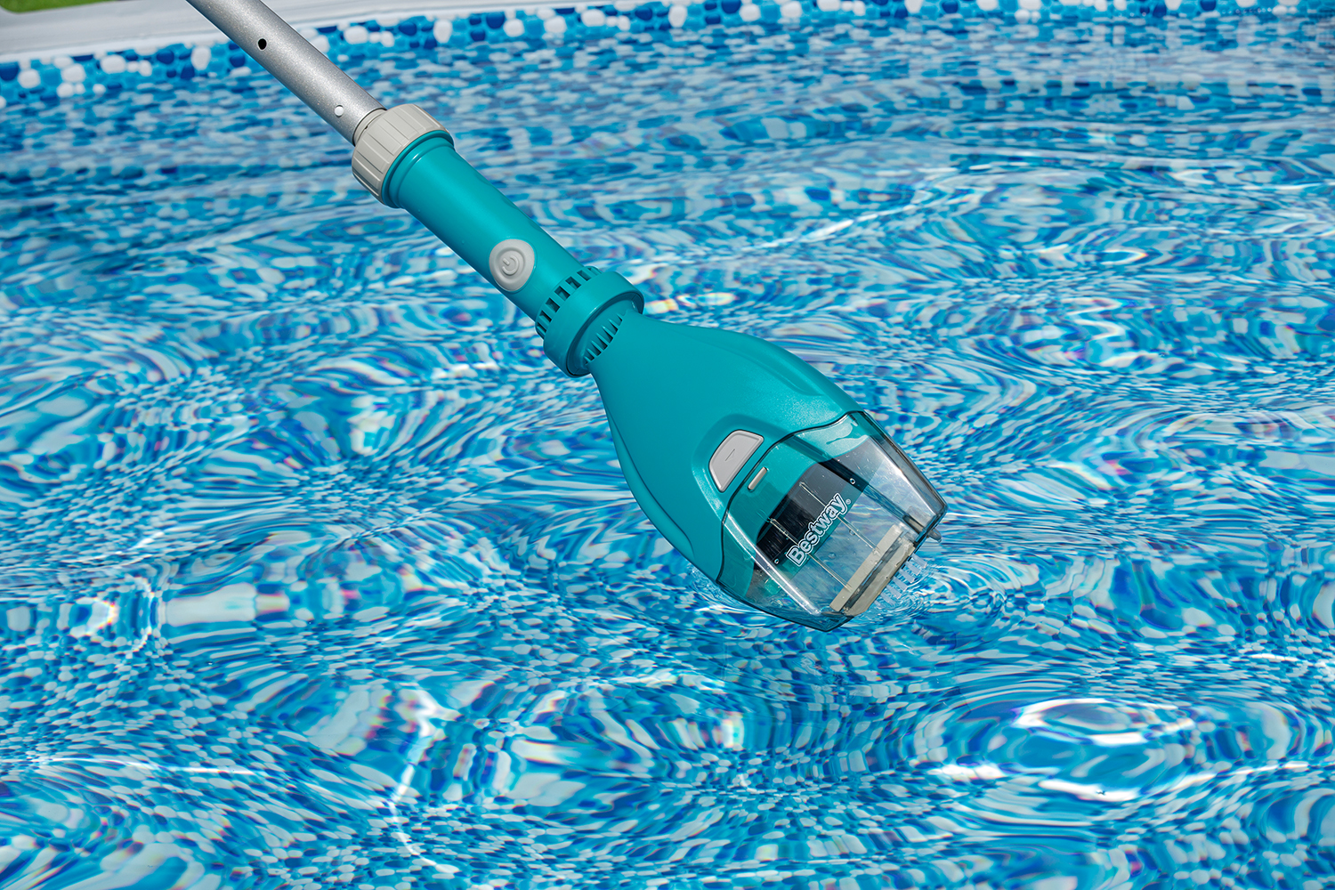 batteriebetriebener Poolsauger AquaTech™ 150 cm
