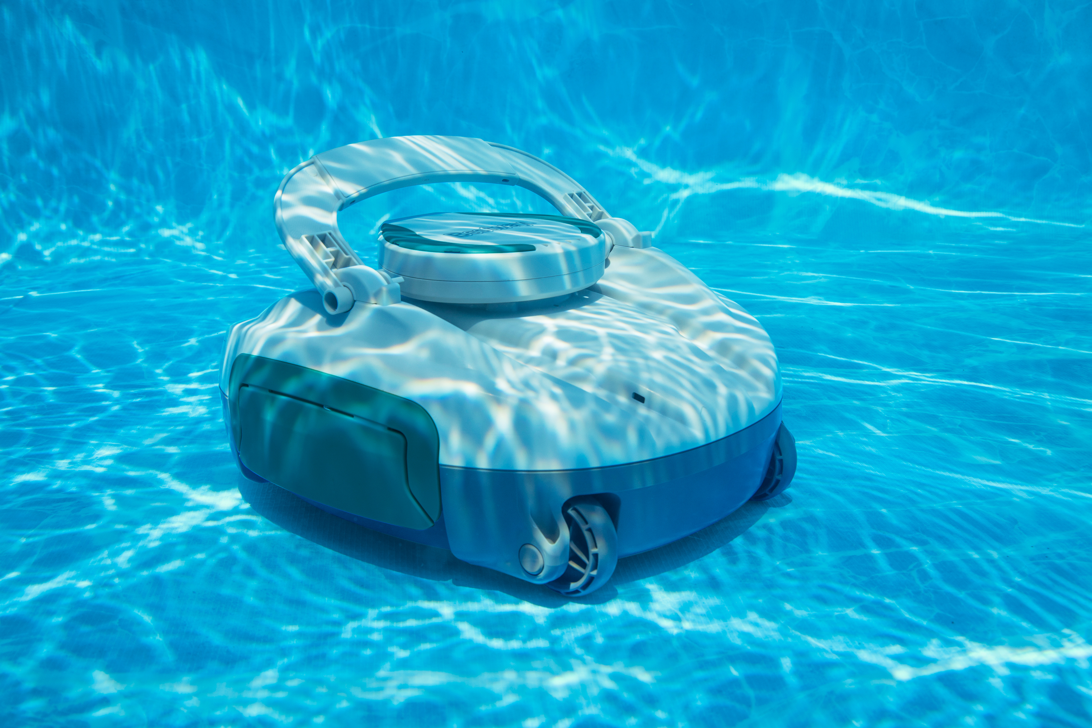 Autonomer, akkubetriebener Poolroboter AquaTronix™ G150 Autonomer, akkubetriebener Poolroboter AquaTronix™ G150