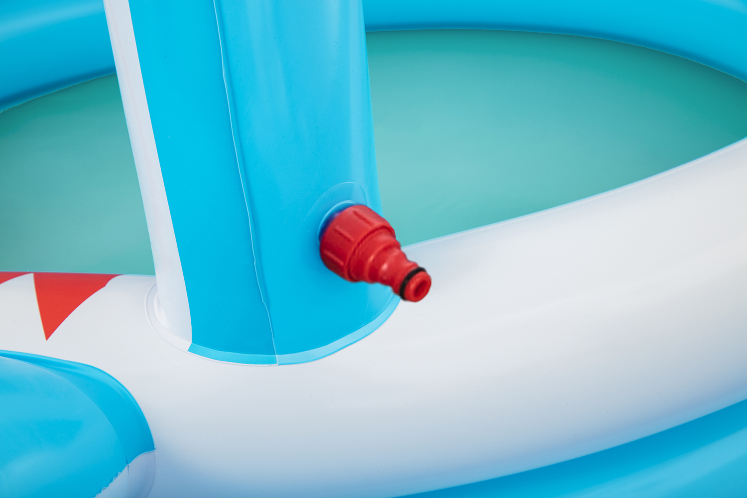 Planschbecken Sharktastic™ mit Wassersprinkler 163 x 127 x 92 cm