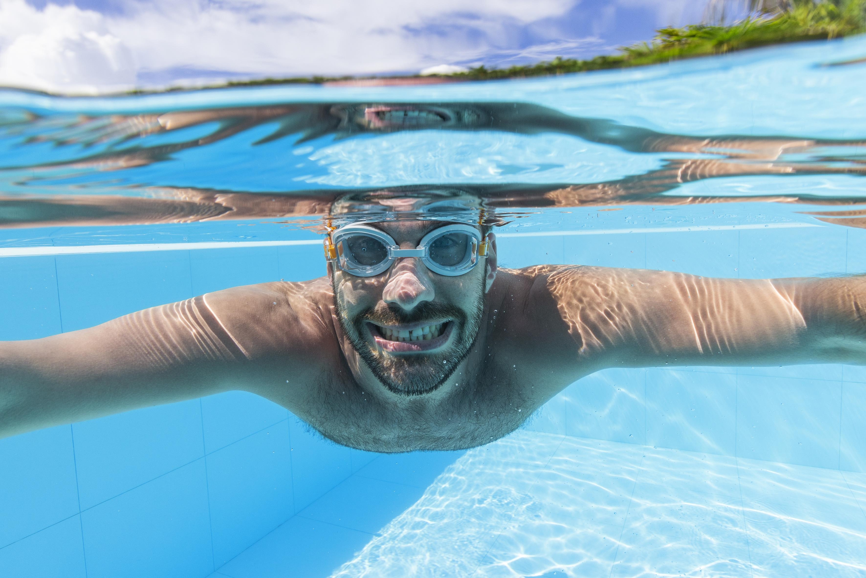 Aqua Burst Essential™ Schwimmbrille ab 14 Jahren, Weiß