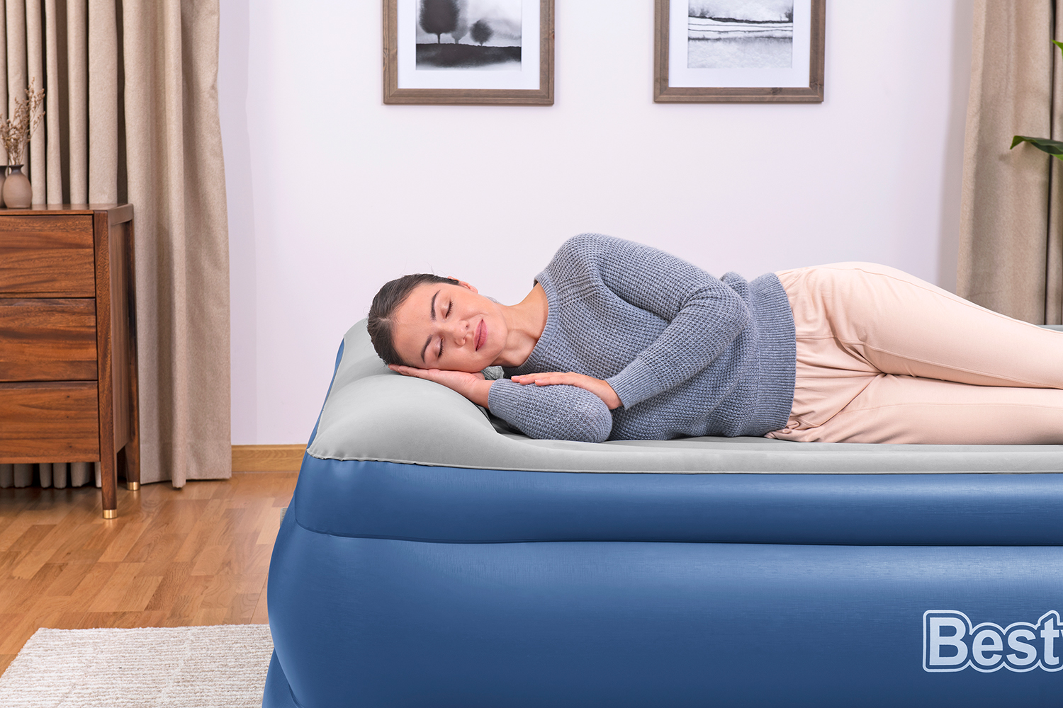 TriTech® Doppelluftbett mit integrierter Elektropumpe 203 x 193 x 56 cm TriTech® Doppelluftbett mit integrierter Elektropumpe 203 x 193 x 56 cm