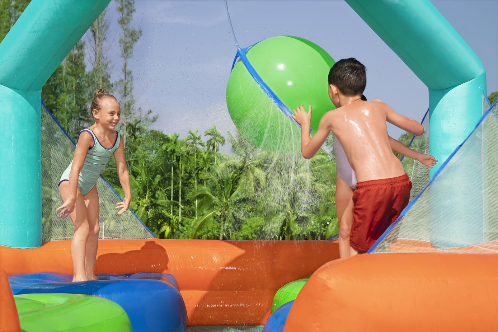 H2OGO! Wasserpark Dodge & Drench mit Dauergebläse 450 x 450 x 268 cm