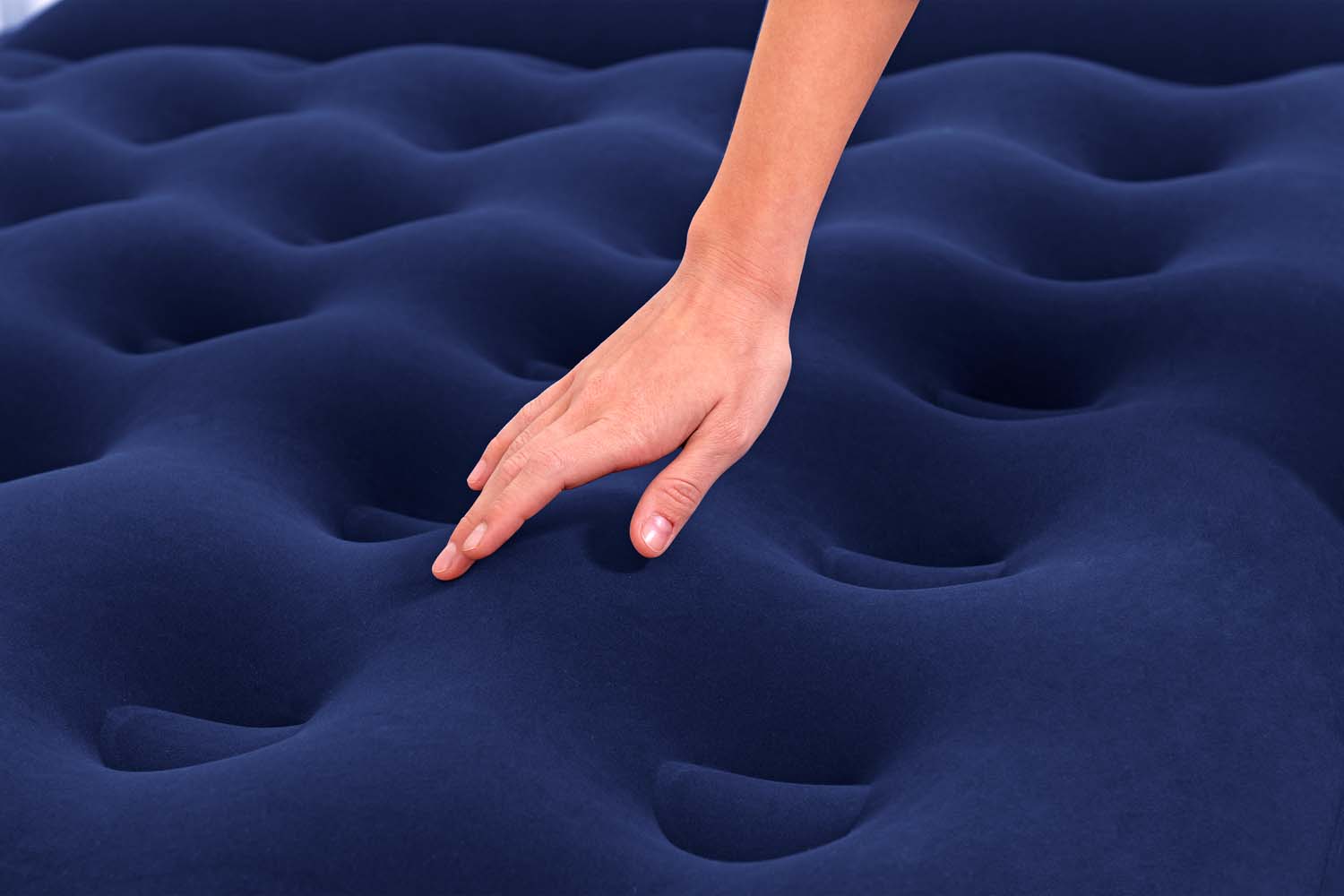 Doppelluftbett mit integrierter Fußpumpe 203 x 152 x 28 cm