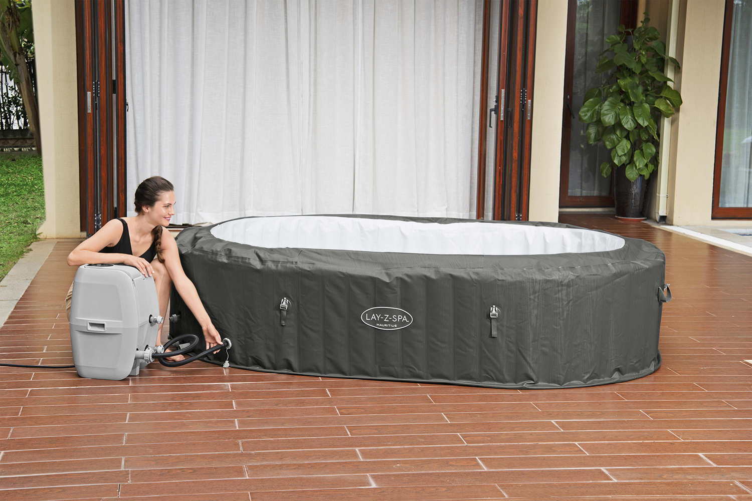 LAY-Z-SPA® XXL WLAN-Whirlpool Mauritius AirJet™ 270 x 180 x 71 cm, oval