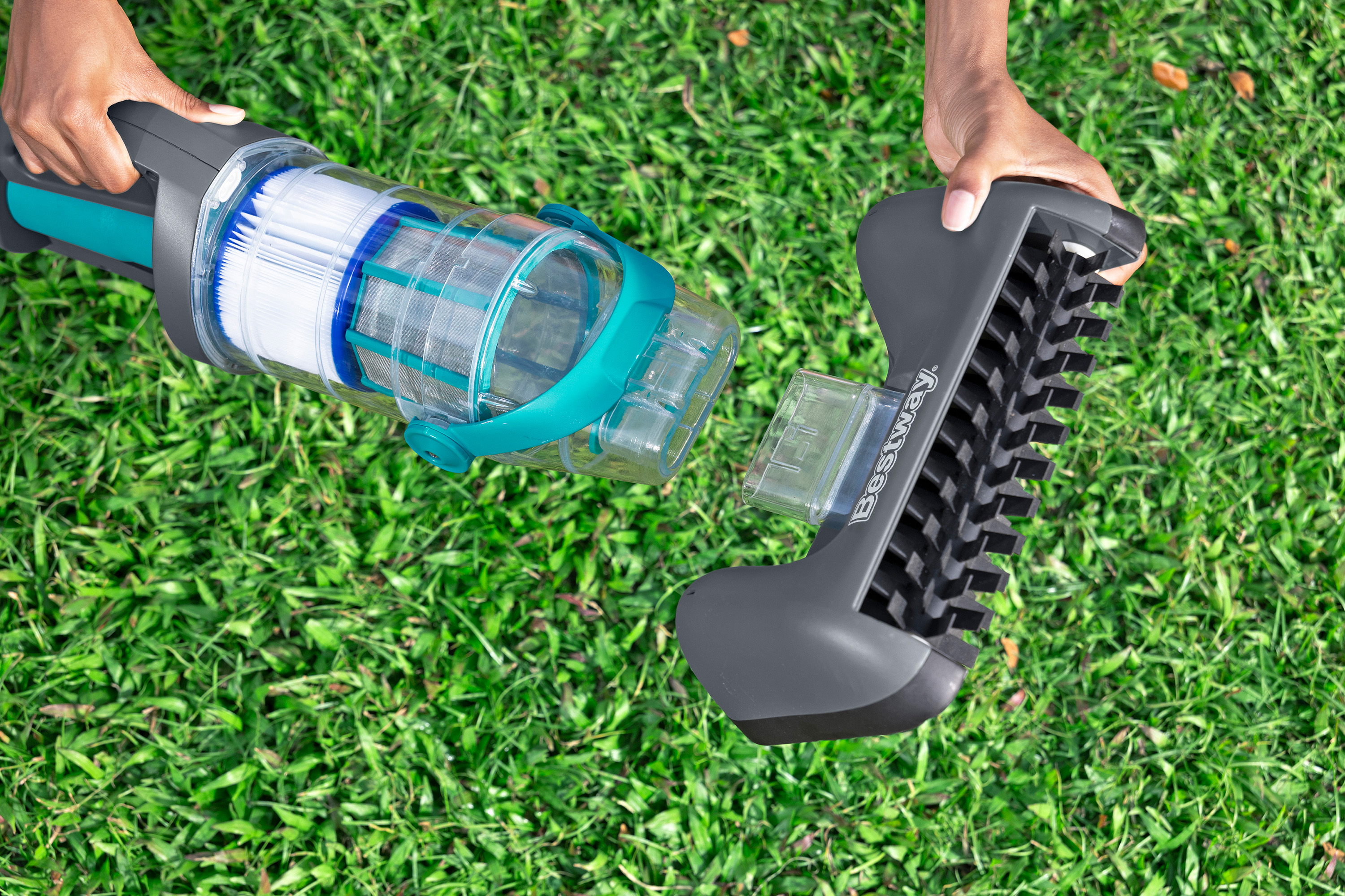 Akkubetriebener Handpoolsauger AquaGrip™ mit Filterkartusche 250 cm