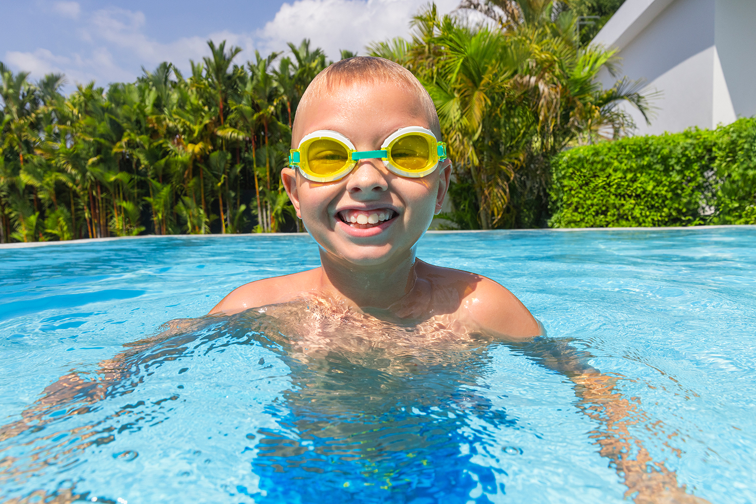 Aqua Burst Essential™ Schwimmbrille ab 7 Jahren, sortiert