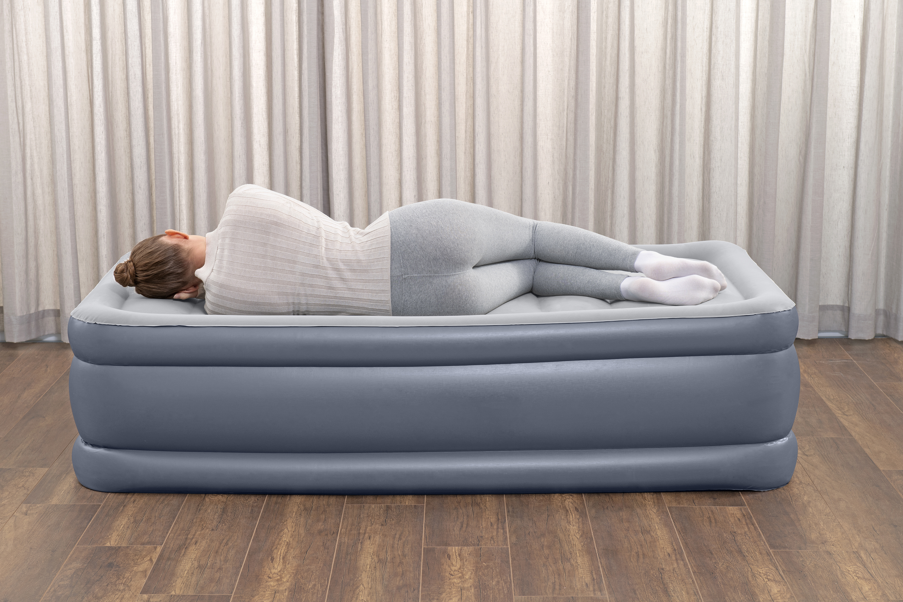 TriTech® Single-Luftbett mit integrierter Elektropumpe 191 x 97 x 51 cm TriTech® Single-Luftbett mit integrierter Elektropumpe 191 x 97 x 51 cm