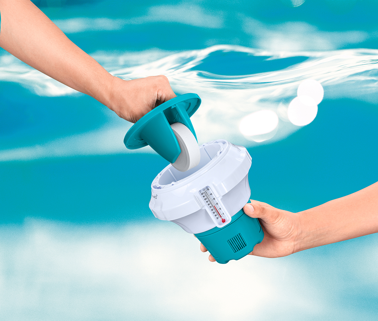 Dosierschwimmer mit Chemguard™ Schutzhandschuh Ø 17.5 x 18.6 cm Dosierschwimmer mit Chemguard™ Schutzhandschuh Ø 17.5 x 18.6 cm