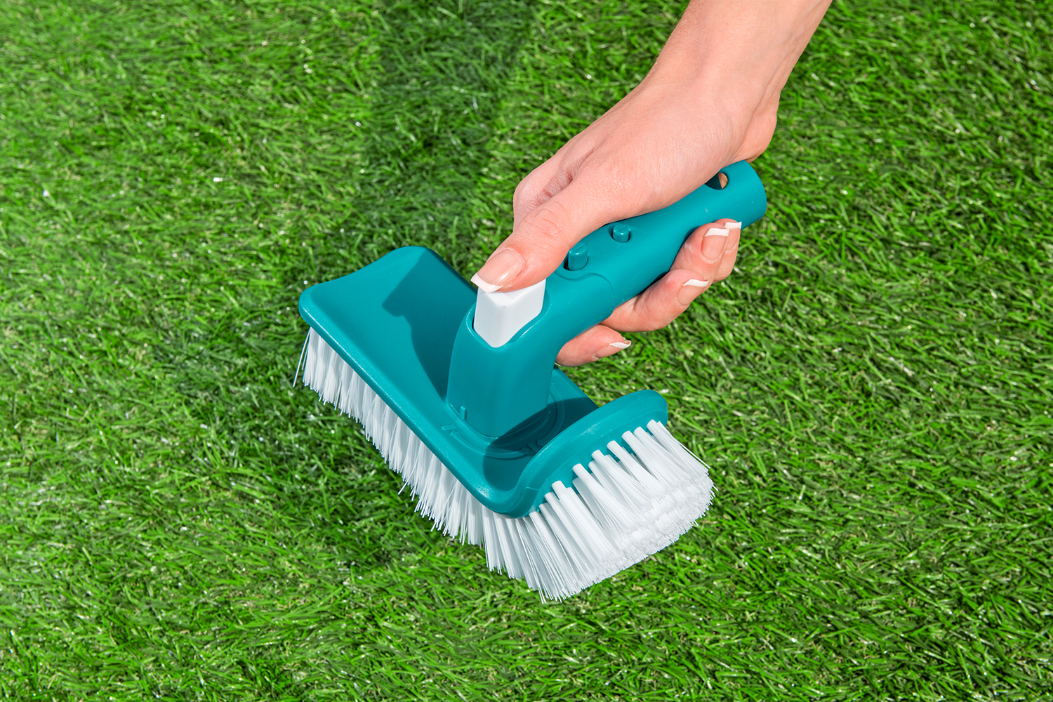 drehbare Poolbürste AquaScrub™ für Teleskopstange 20,5 x 6,5 x 10,5 cm drehbare Poolbürste AquaScrub™ für Teleskopstange 20,5 x 6,5 x 10,5 cm