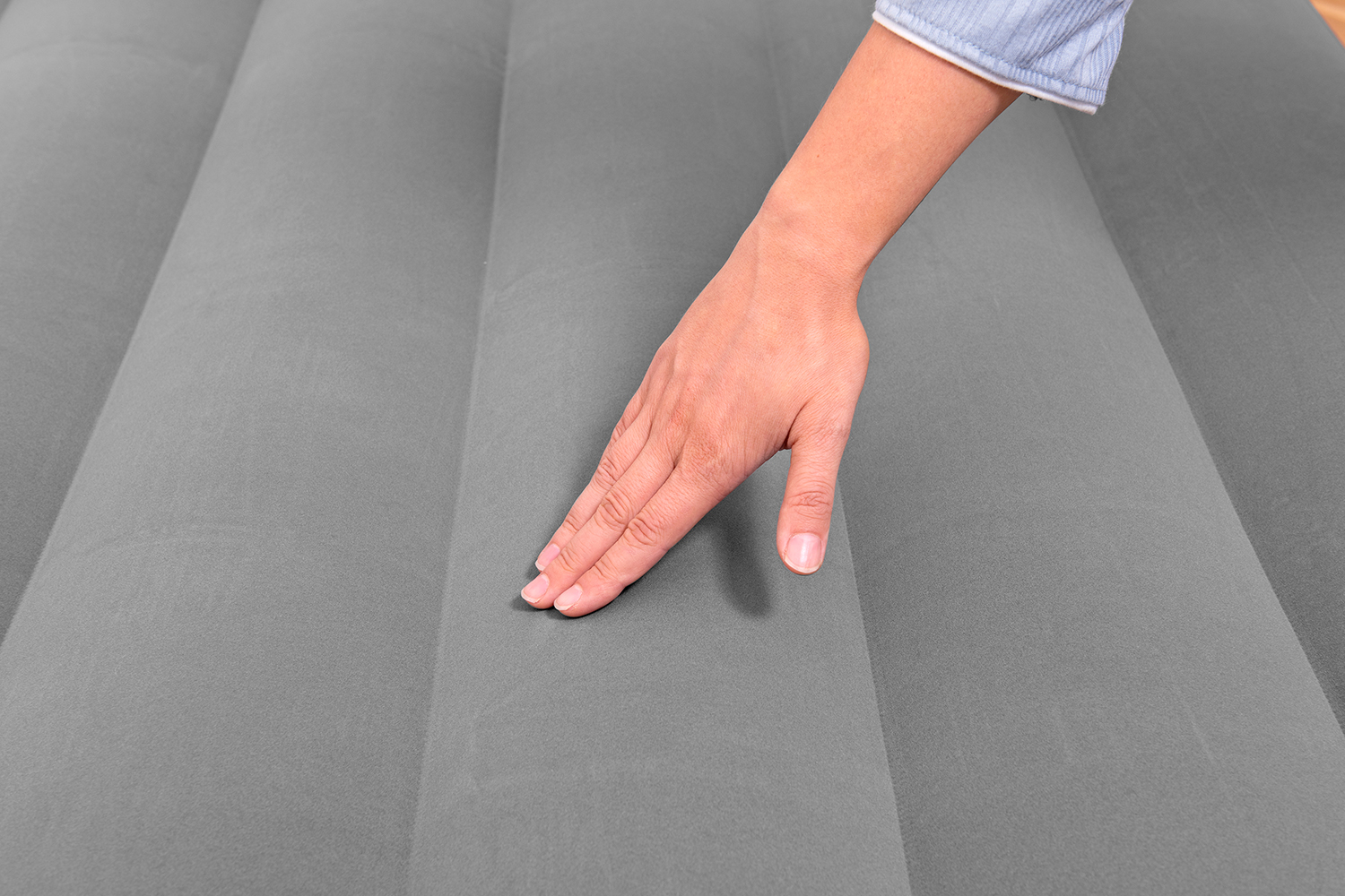 TriTech® Doppelluftbett mit integrierter Elektropumpe 203 x 152 x 46 cm TriTech® Doppelluftbett mit integrierter Elektropumpe 203 x 152 x 46 cm