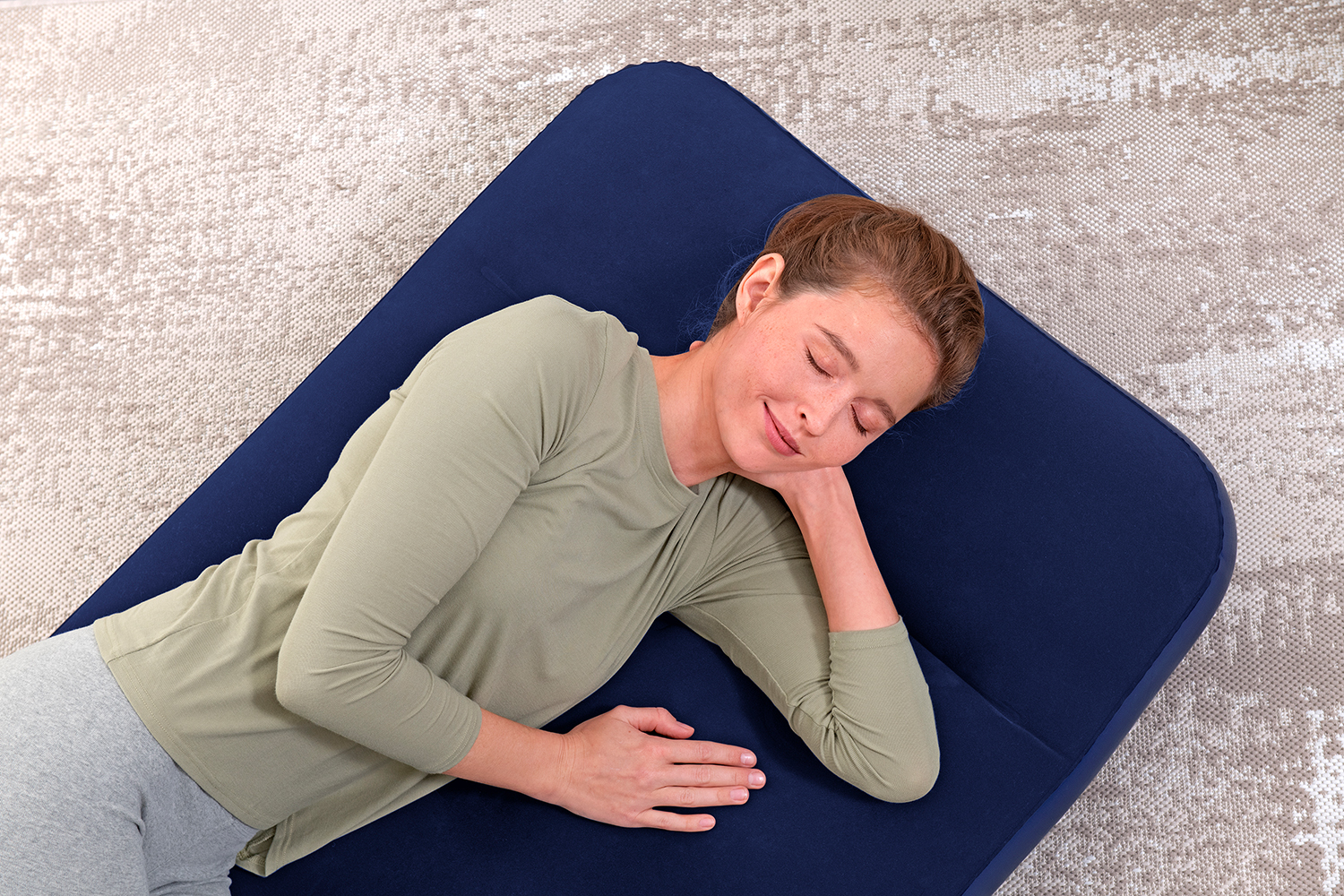 Single Luftbett mit integrierter Fußpumpe 185 x 76 x 28 cm