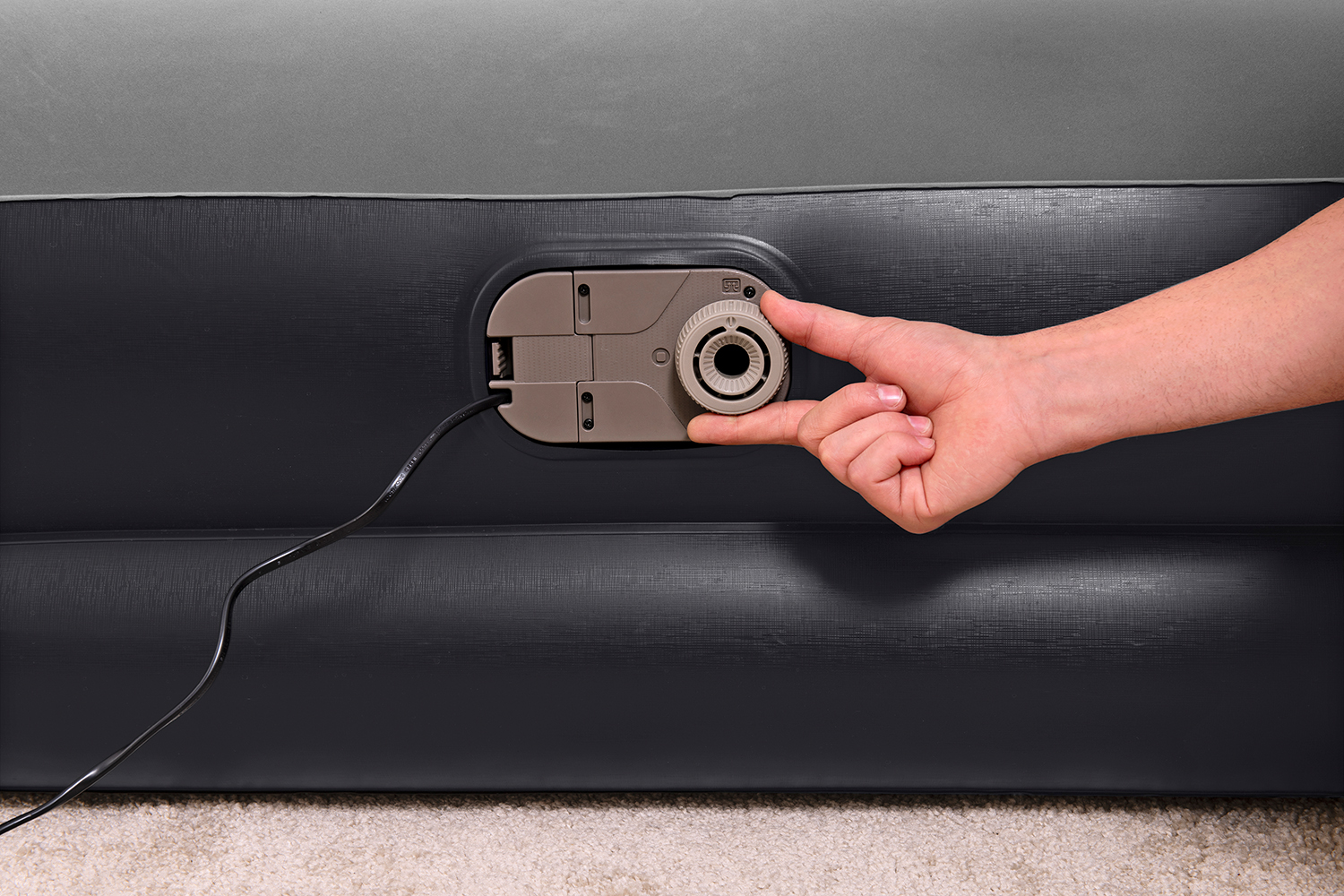 TriTech® Doppelluftbett mit integrierter Elektropumpe 203 x 152 x 46 cm TriTech® Doppelluftbett mit integrierter Elektropumpe 203 x 152 x 46 cm