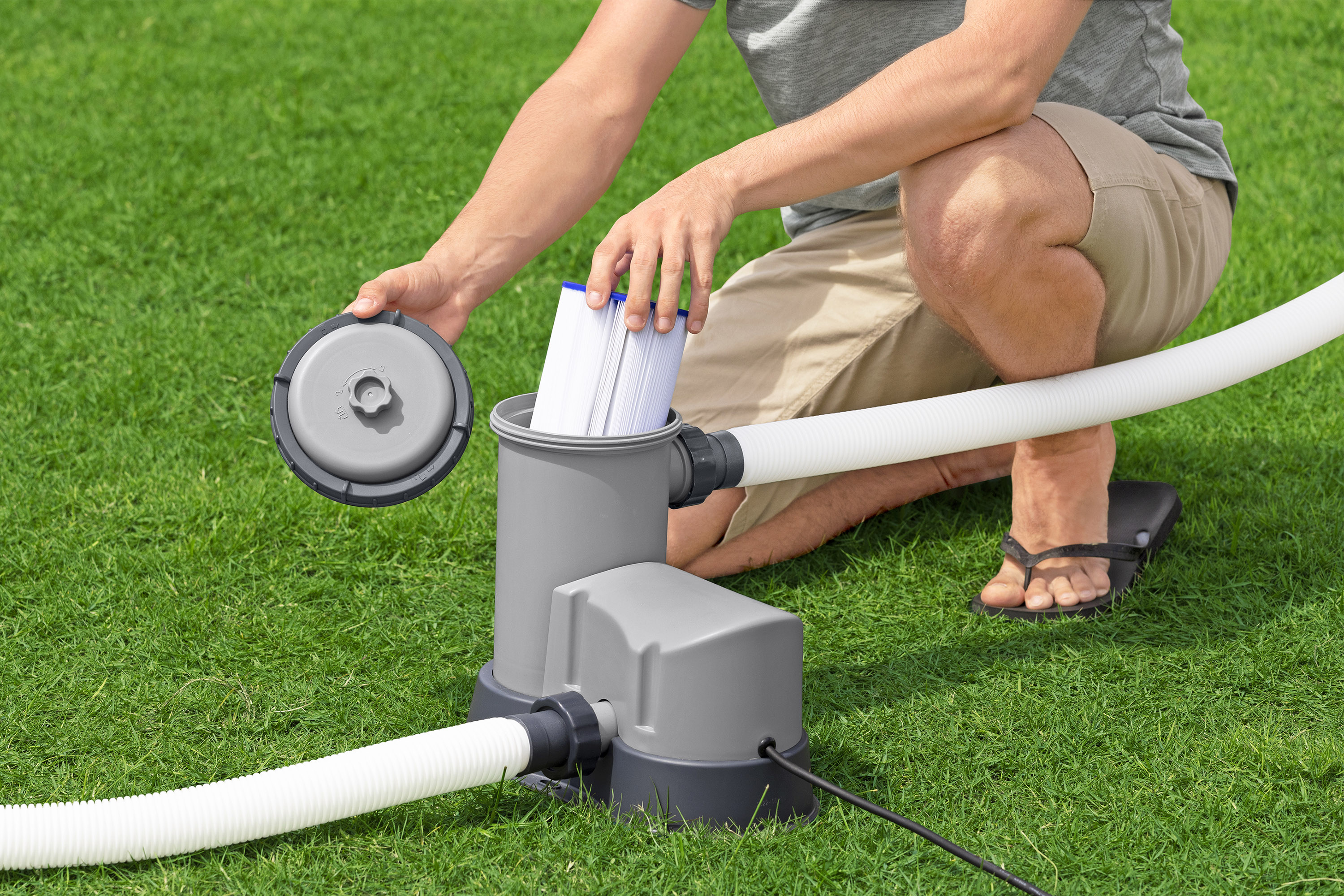 Steel Pro MAX™ Frame Pool Komplett Set mit Filterpumpe Ø 549 x 122 cm, lichtgrau, rund