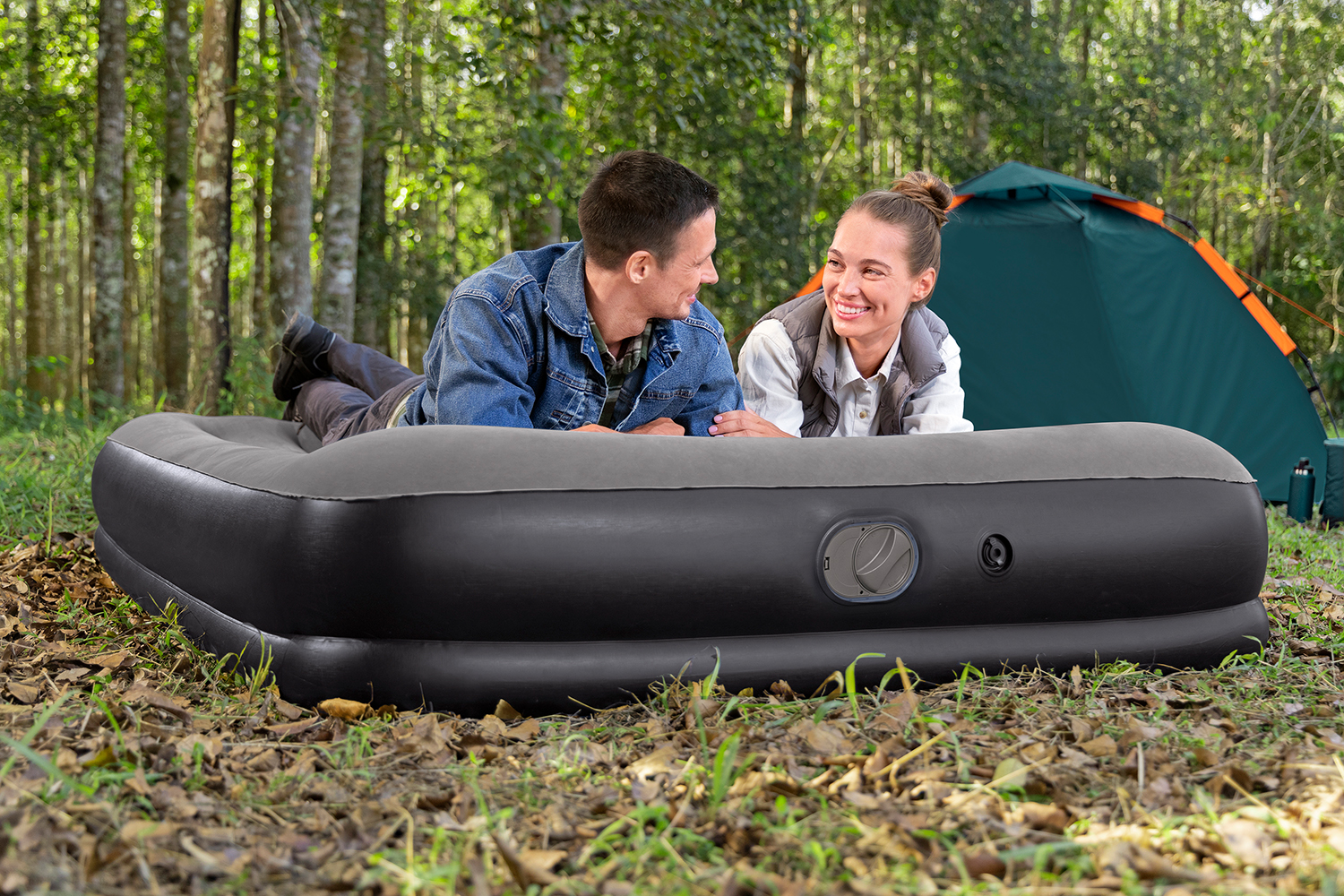 TriTech® Doppelluftbett mit USB-Elektropumpe 203 x 152 x 36 cm TriTech® Doppelluftbett mit USB-Elektropumpe 203 x 152 x 36 cm