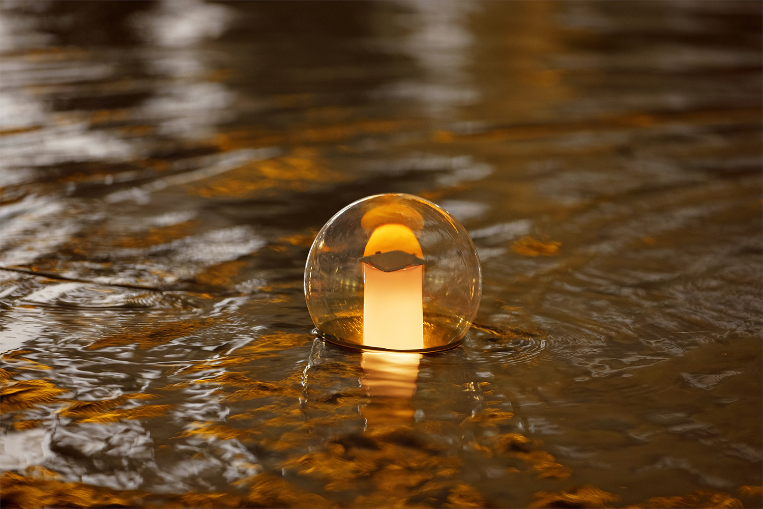Flowclear™ LED-Dosierschwimmer Solarsphere™